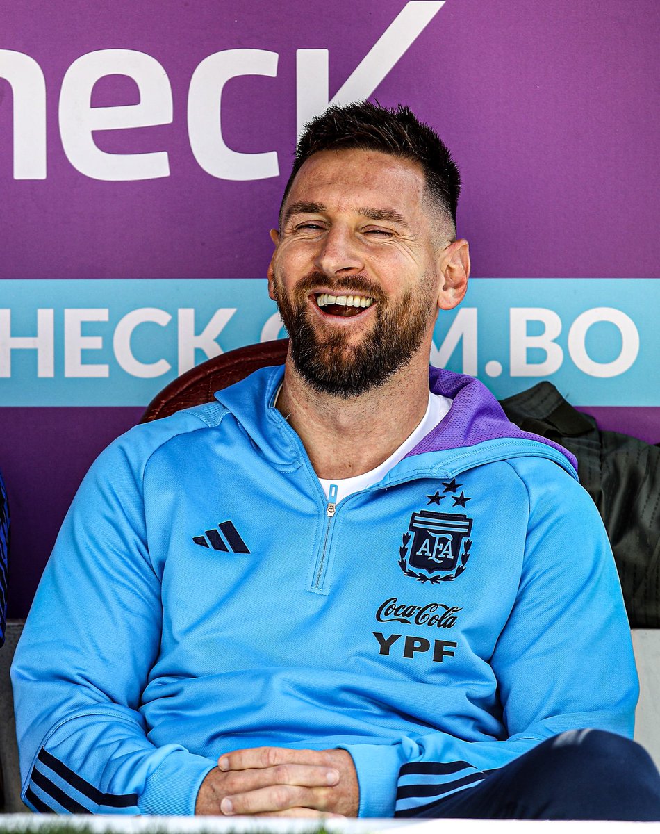 Ganamos 3-0 en la altura, sumamos 6 de 6, no nos hicieron goles y Lionel está así.

Qué lindo lo que estamos viviendo. 🇦🇷