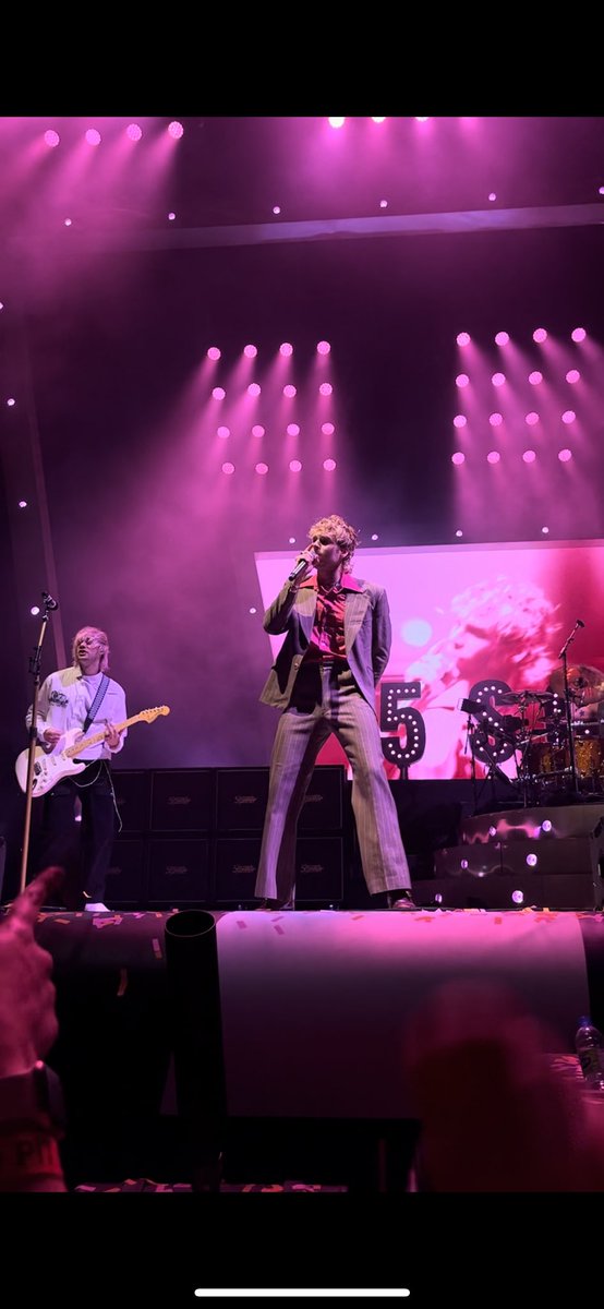 my view from last years tour and this year 🪩