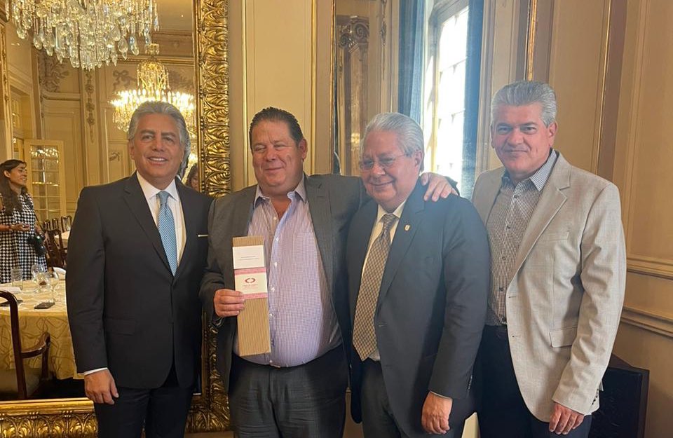FRESS_SAndresCh's tweet photo. Se afianza @Yayocasas rumbo a los comicios del próximo año. Es la ficha del sector privado nacional y van a defender su espacio, donde es la carta más fuerte que tiene @MorenaSi_Puebla en la región de Cholula. https://t.co/w2tw1QZbIF