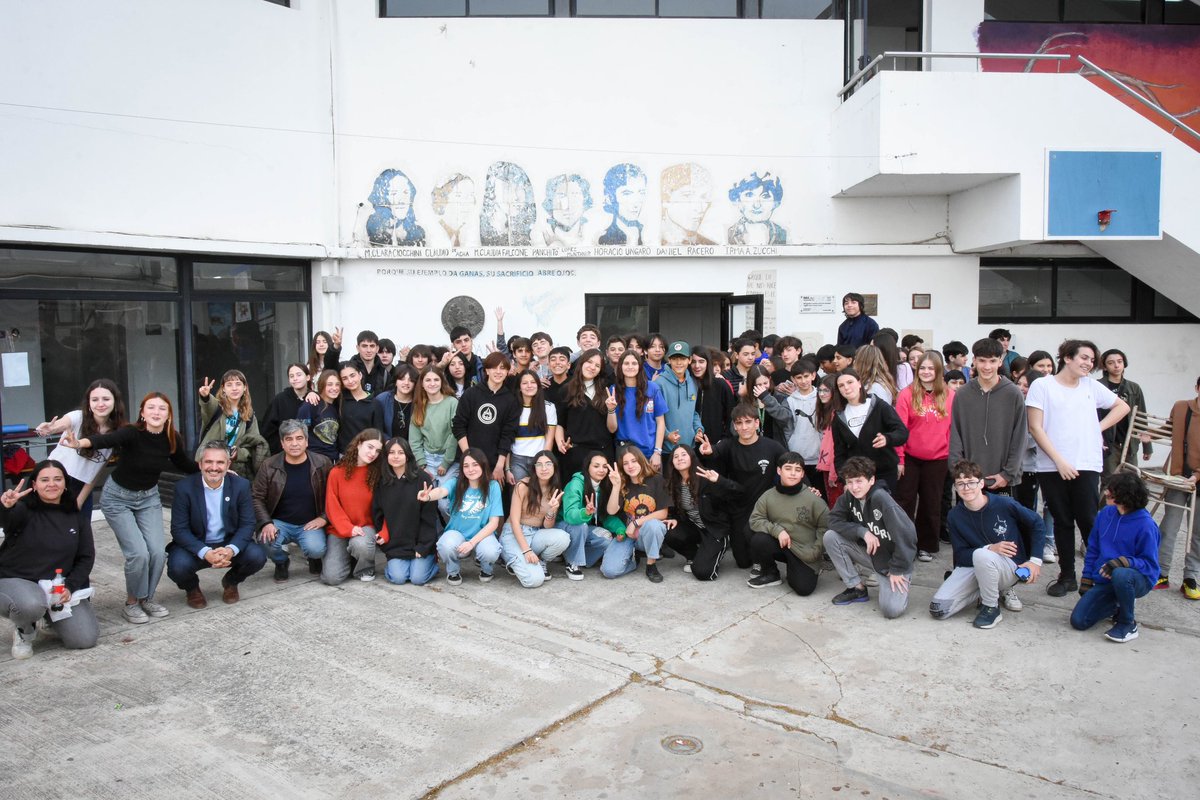 Las actividades se desarrollaron en el <a href="/cnlp_unlp/">CNLP</a>, el <a href="/bbaunlp/">Bachillerato de Bellas Artes UNLP</a> y el Normal 3, escuelas a las que asistían Claudio de Acha, María Claudia Falcone, Daniel Racero, Horacio Úngaro y Francisco López Muntaner.