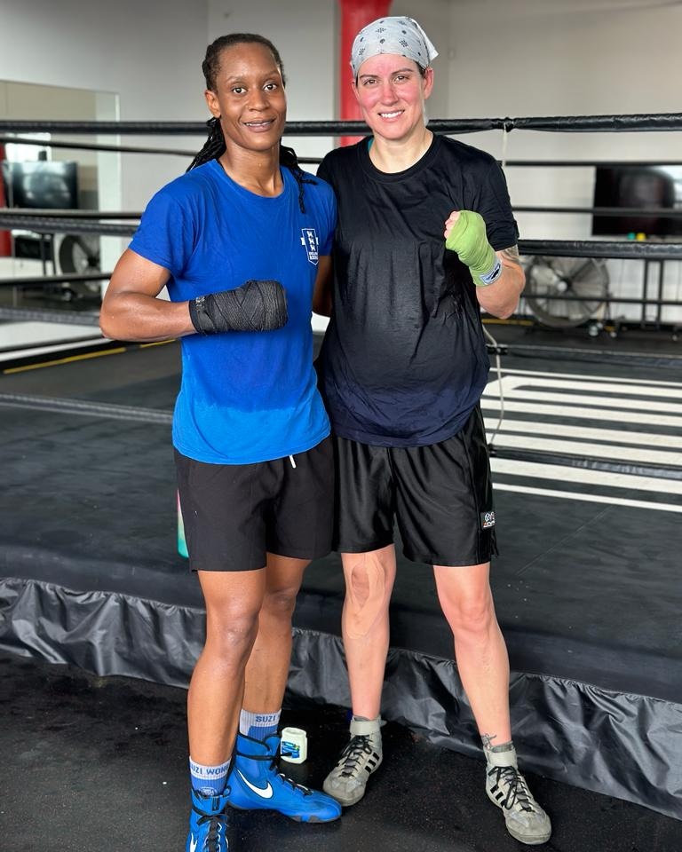 1st session complete for @dee_allen_official 🥊 Dee is currently in Montreal assisting Mary Spencer in camp for her upcoming double world title fight 🥇 Amazing experience and perfect preparation for Dee's EBU title fight November 3rd 🇪🇺 @iqnewz @EverythingBoxi2