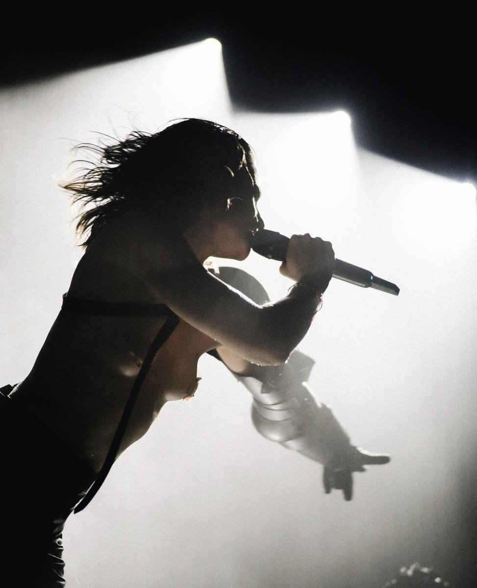 Christine and the Queens tweet media