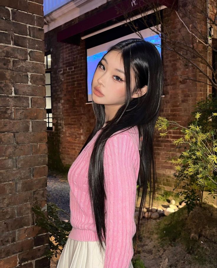ㅤㅤ ㅤdividiriam um apê comigo?
𝗻𝗼𝗺𝗲: maeve baccini.
𝘀𝗲𝘅𝘂𝗮𝗹𝗶𝗱𝗮𝗱𝗲: bissexual. 
𝗮𝗹𝘁𝘂𝗿𝗮:  1,65.
𝘀𝗶𝗴𝗻𝗼: aries.
𝗰𝗼𝗿: lilás. 
𝘃𝗮𝗻𝘁𝗮𝗴𝗲𝗻𝘀: adoro cozinhar e sou compreensiva dms
𝗱𝗲𝘀𝘃𝗮𝗻𝘁𝗮𝗴𝗲𝗻𝘀: minha tpm.