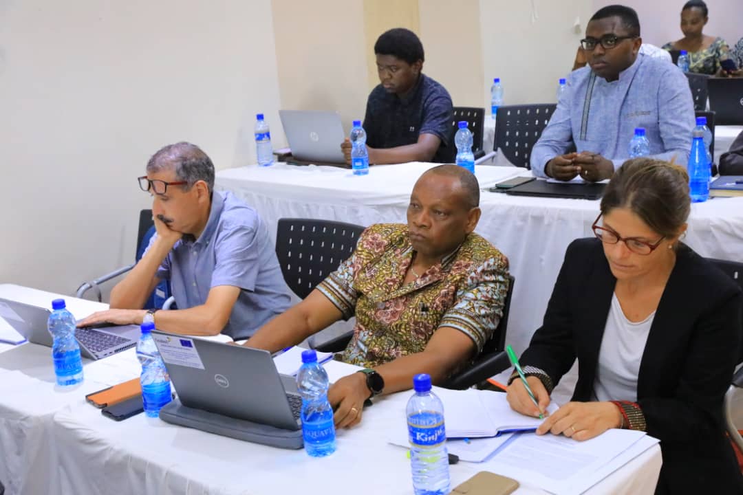 msp_burundi's tweet image. Tenue ce 12/9 d&apos;une réunion du Cadre de Concertation des Partenaires pour la Santé et le Développement #CPSD par Dr Sylvie Nzeyimana Ministre en charge de la Santé Publique et de la Lutte contre le Sida en compagnie du Représentant de @WhoBurundi