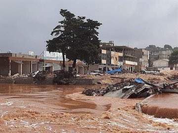 Ranosh60410971's tweet photo. Urgente: la Libia richiede assistenza per far fronte alle inondazioni a Jabal Al Akhdar, nella Libia orientale
Migliaia di famiglie rimasero bloccate sott'acqua e migliaia morirono
#Aiuto_Libia
#Salviamo la Libia orientale
#Libia_urla
#prayforlibya https://t.co/ZJcYwX5UHg