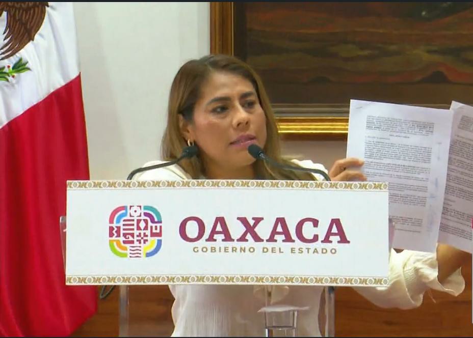 TaniaLopezXoxo's tweet photo. Informamos de la existencia de 32 contratos que se entregaron de manera ilegal en el mes de diciembre del 2022 por la anterior titular de la rectoría. Lo cual deriva en responsabilidades administrativas y penales.

#UTVCO https://t.co/YtreBs1Y8Z