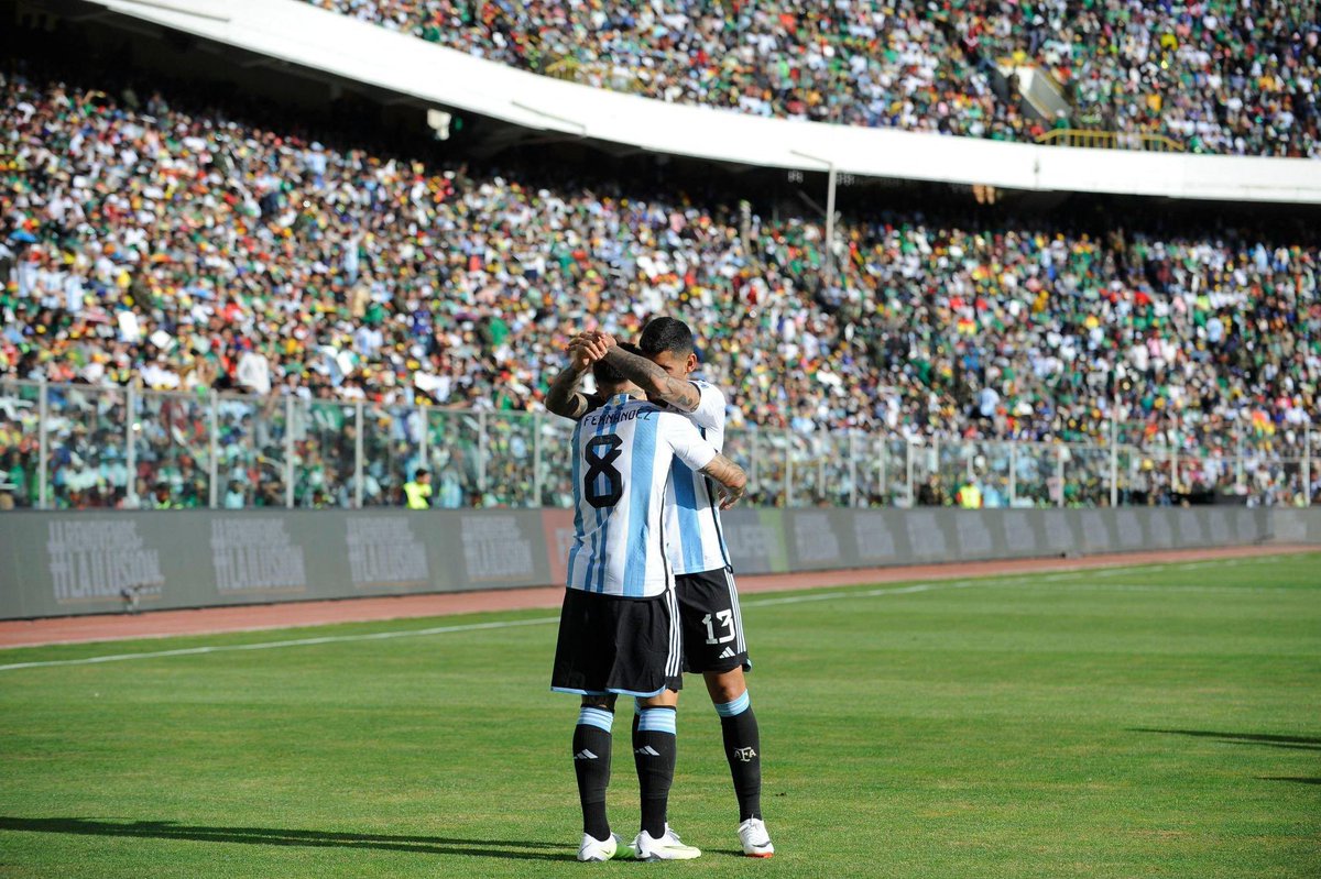 enzof4k's tweet photo. Enzo fernandez & Cuti romero 🇦🇷
#BOLARG #Argentina #Seleccion https://t.co/WpZBoEP5bq