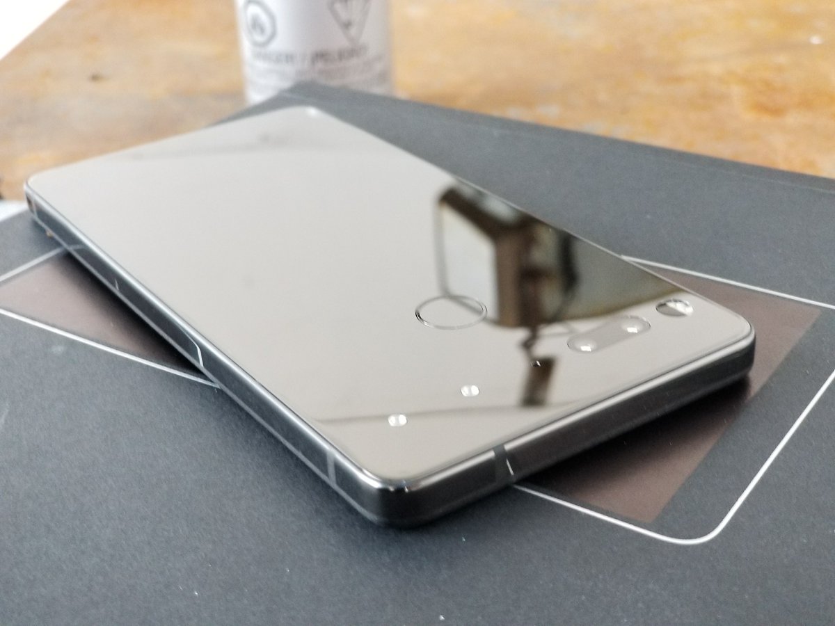 AndroidStud's tweet photo. The original titanium please stand up.. Black Moon
The legacy #essentialphone https://t.co/JFQkEvKrcx