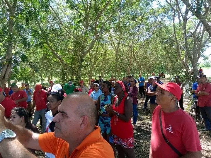 DaymiZamora's tweet photo. Se realiza en la Empresa Agropecuaria Arnaldo Ramírez de #1roDeEneroDeVictorias acto por el inicio de la Campaña de Siembra de Frío. #LatirXUnEneroDeVictorias #Cuba @IzquierdoAlons1 
@NexyVelizNaranj 
@DisleyAcosta1 
@yamila_padron 
@LeyCruzXCuba 
@Ephj20 
@AnabelRamrezLp2 https://t.co/8mJiJA1p3T