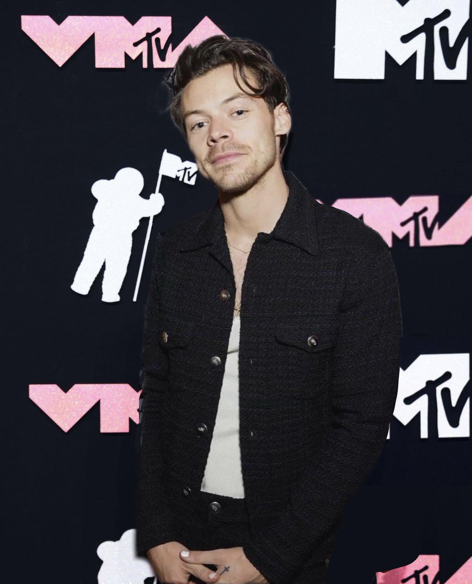 Harry Styles stuns on the #vma red carpet