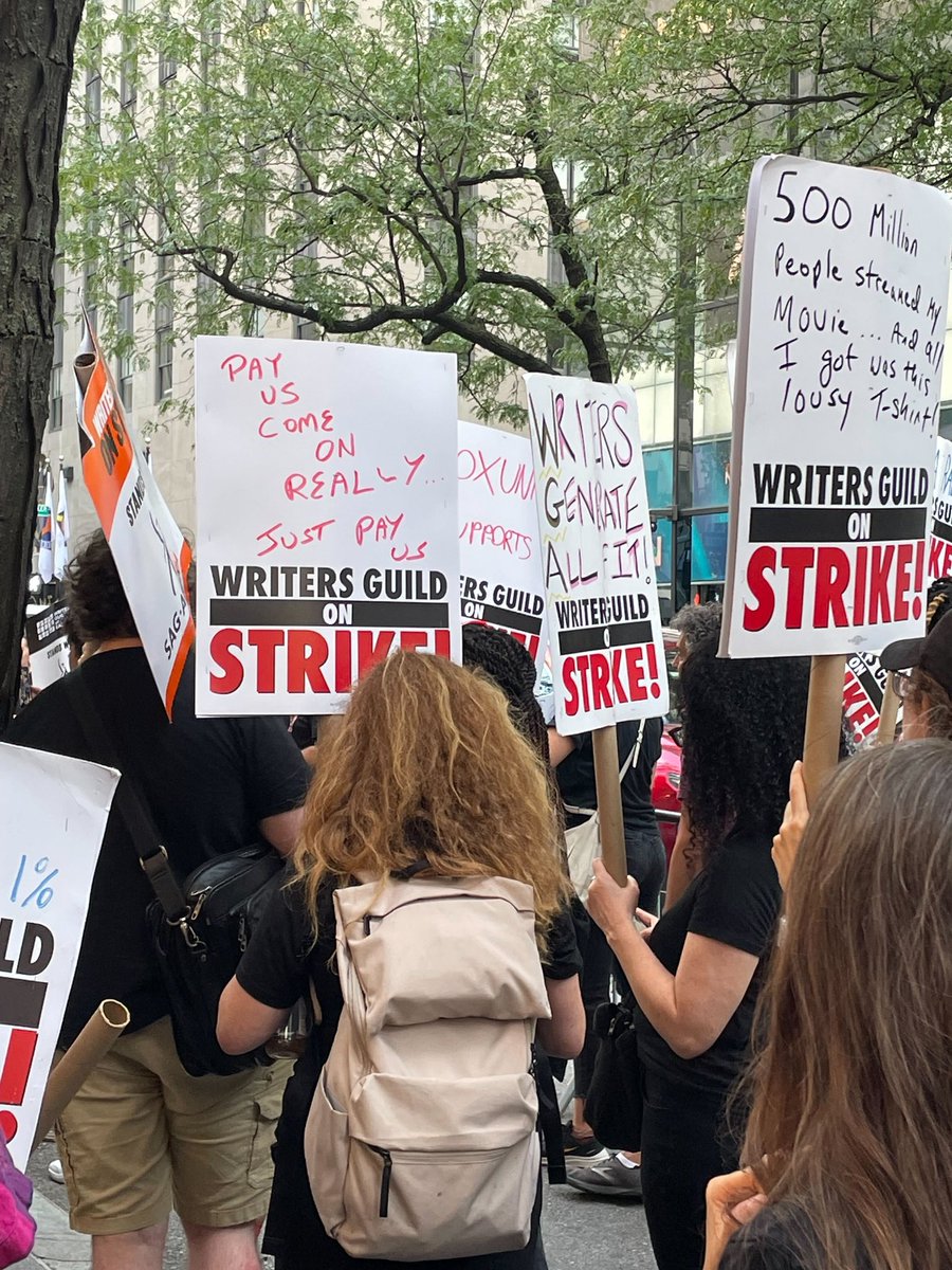 nyguild's tweet photo. Our members, including @susandecarava, are out at the @WGAEast Journalism Solidarity picket. It is one fight, one movement ✊🏿✊🏼✊🏽✊🏾 https://t.co/gDJT8ILGID