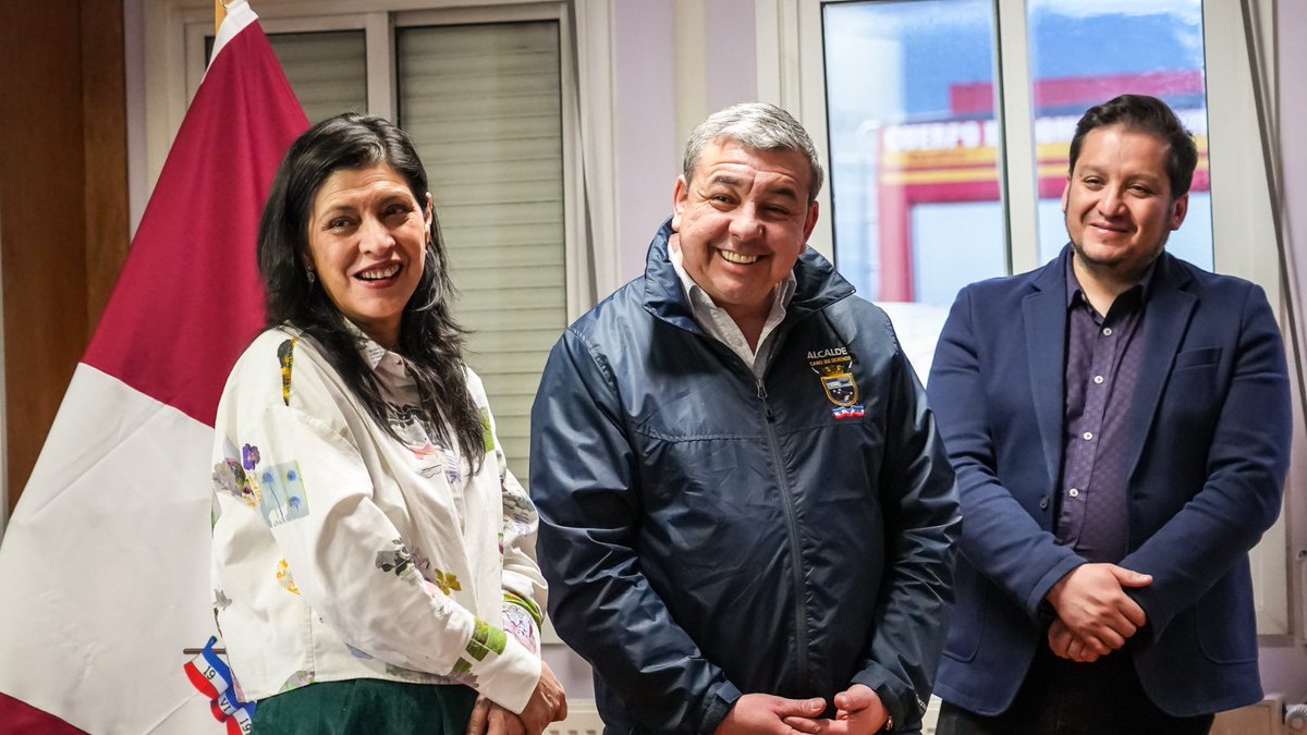 Imcabodehornos's tweet photo. 23 viviendas para Cabo de Hornos 🏠 

Tras un trabajo colaborativo con @ServiuXII y @minvumagallanes logramos concretar la construcción de nuevas viviendas en la ciudad más austral del mundo. https://t.co/xv9O60T1XN
