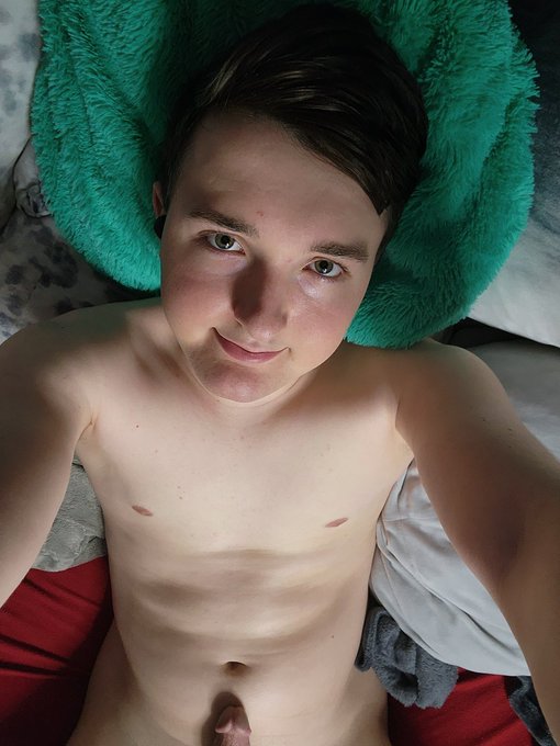 Hey guys I'm now live on chaturbate https://t.co/LHsKg7cnA5