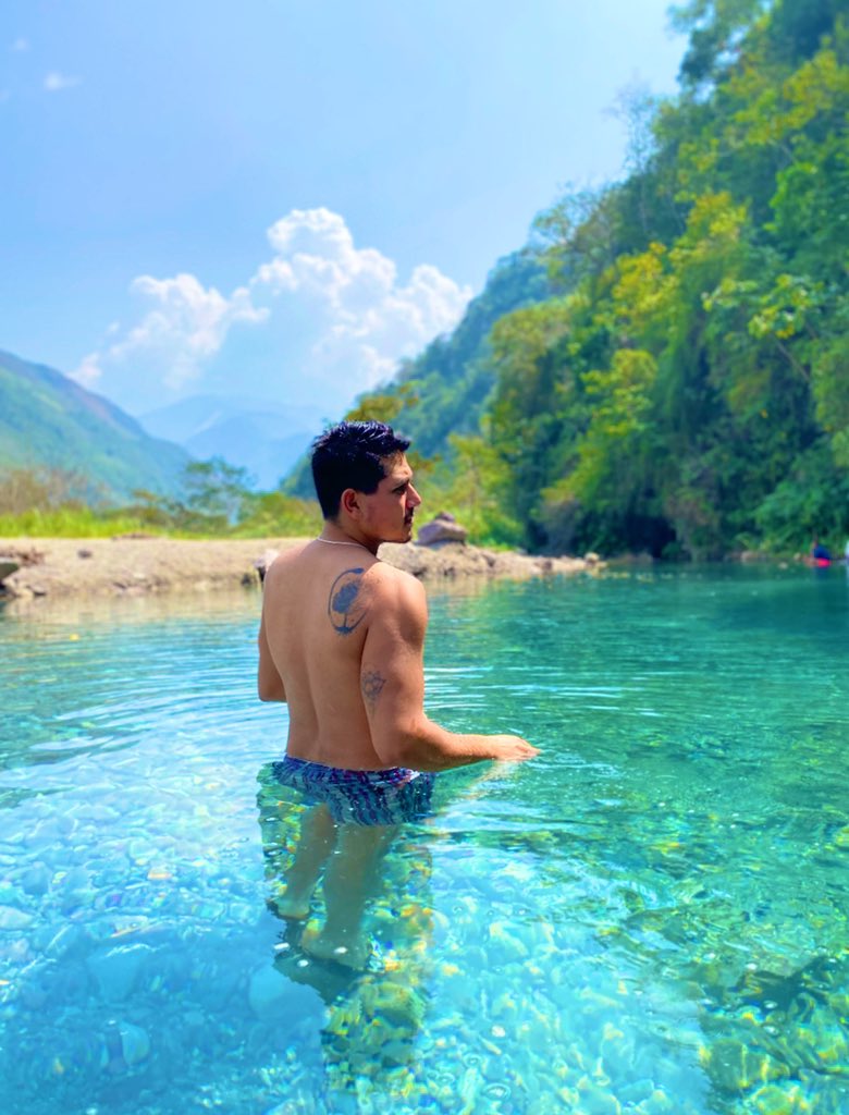 n_choy1996's tweet photo. Make your life an unforgettable adventure 🍃 https://t.co/PanKgNMJTU