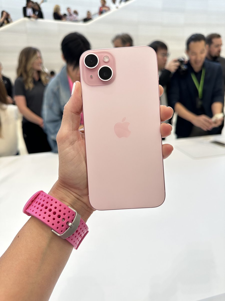 ijustine's tweet photo. Pink Apple things 💕 #AppleEvent https://t.co/mblbNNTRbA