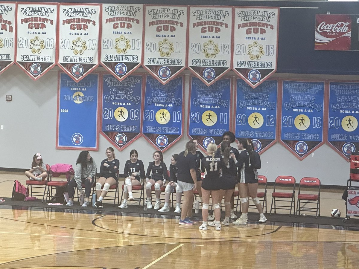 After SCA winning two sets in a row our lady 🏐 knights answers back with a 25-20 win in set #3. Set 4 starting shortly