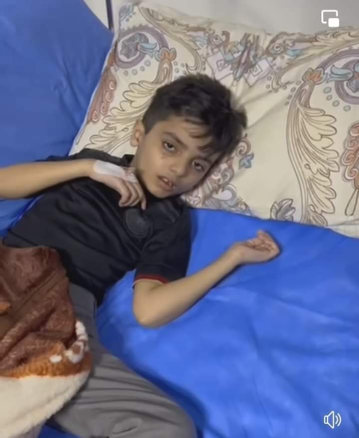 KadarSaadeh's tweet photo. An utterly irresponsible YouTuber was found occupying a hospital room where Mian Abad's son was receiving treatment, leading to the hospital's decision to forcibly send the innocent child home. Vlogging should never take precedence over a child's life. #PrioritizeHealthcare https://t.co/iJDSQssj7m