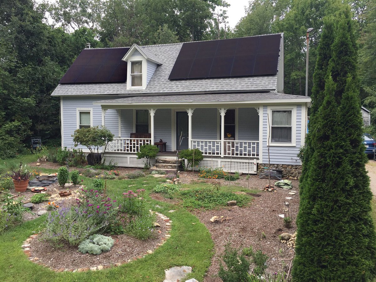 Installer Spotlight! <a href="/PV_Squared/">PV Squared</a> is a worker-owned cooperative solar installation company based in the Pioneer Valley dedicated to designing, building, and maintaining quality solar projects. Learn more about this week's Installer Spotlight: brnw.ch/21wCvJY