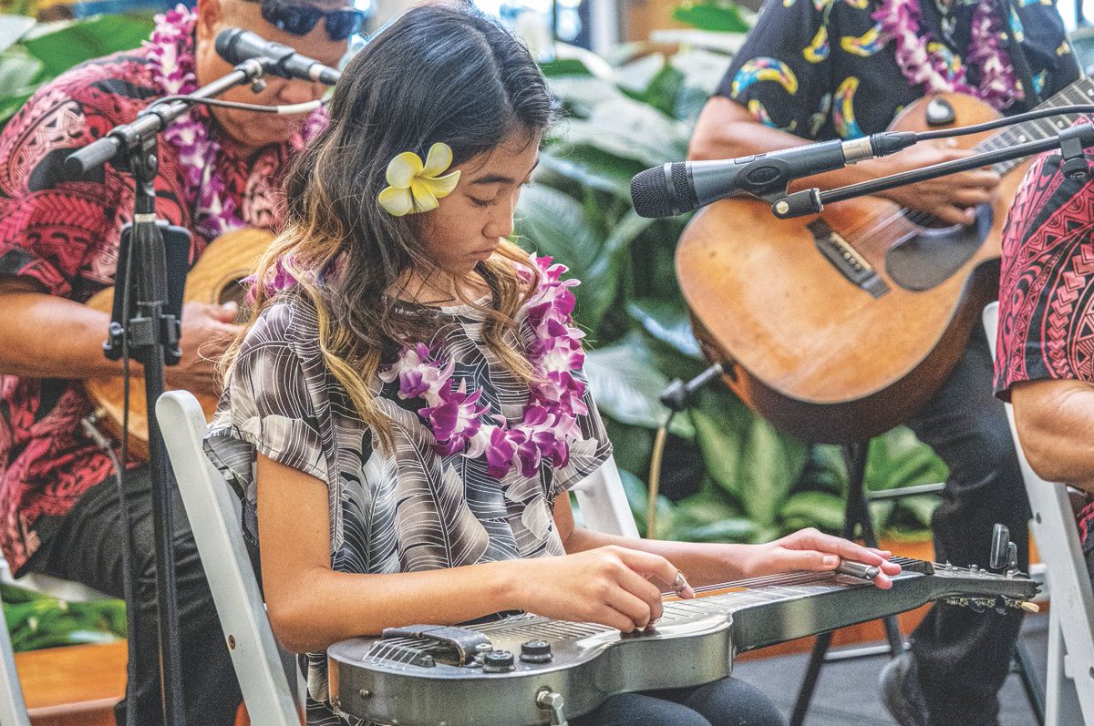 MidWeekHawaii's tweet photo. The Hawaiʻi Institute for Music Enrichment and Learning Experiences presented the Hawaiian Steel Guitar Festival – "Keiki Kine" at Kāhala Mall on Aug. 15. Read more in East O‘ahu Voice's Sept. 6 issue.
#midweekhawaii #hawaii #eastvoice #himele #hawaiiansteelguitarfestival https://t.co/vGf774fNuh