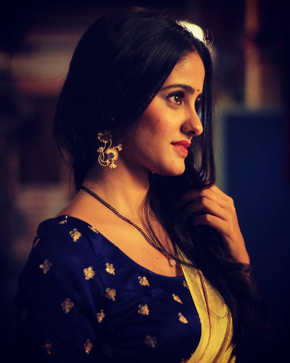 IAmAyeshaFan's tweet photo. My onscreen dialogue will be:
Her to him: Ready to go handsome? ๐
Him to her: Give me few minutes my love, just enjoying the view. ๐คญ
Whats ur onscreen dialogue
#HarSha #Ayeshians #Harshadmirers fans?
#AyeshaSingh #HarshadArora ๐ ๐ #PowerJodi ๐ฅ https://t.co/4ZeZqDTtCv