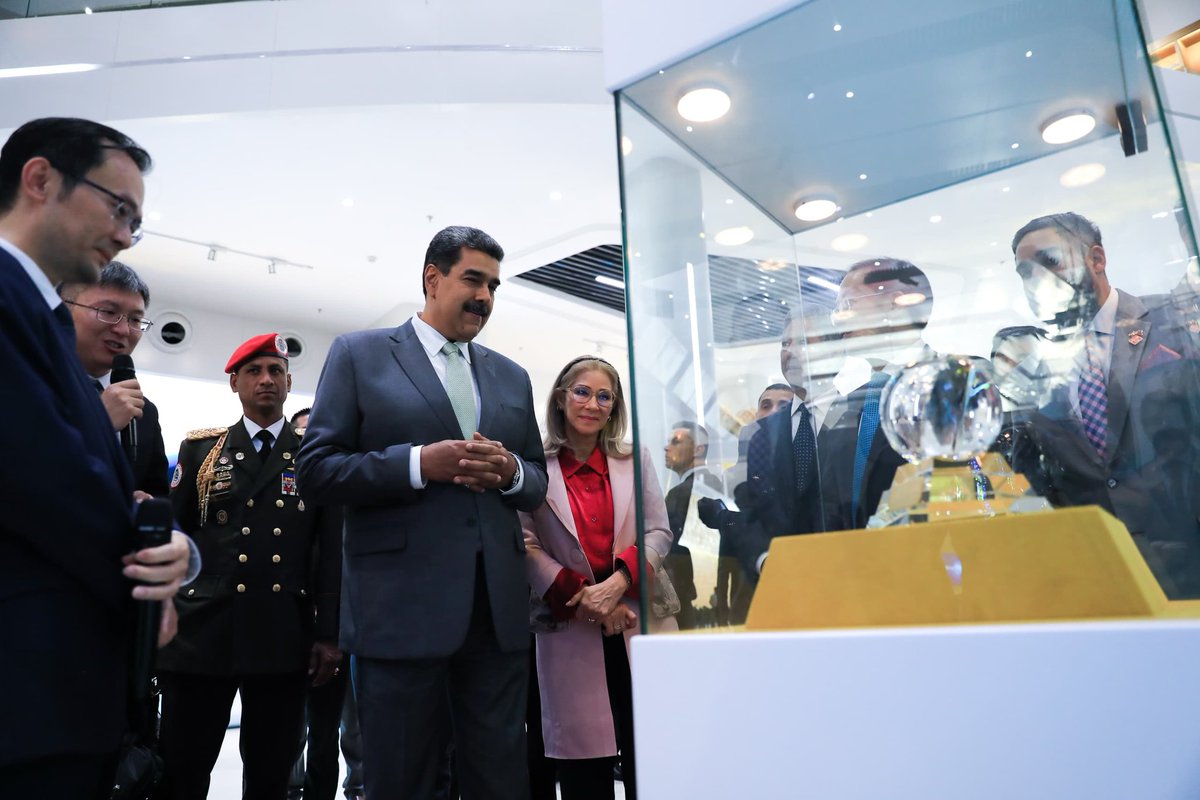 ¡Nuestro pdte. <a href="/NicolasMaduro/">Nicolás Maduro</a> llega a Beijing!

Se consolidan los lazos de unión y hermandad entre China y Venezuela.

Afianzamos estrategias de cooperación para construir una geopolítica de paz y desarrollo común para los pueblos.

#MundoPluriplural
<a href="/NicolasMaduro/">Nicolás Maduro</a>