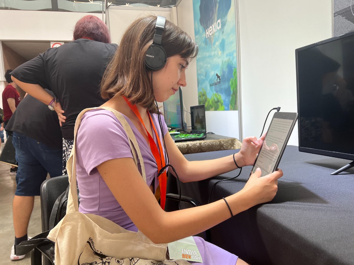 p_e_works's tweet photo. ¡Gracias a todo el equipo del @IndieDevDay  y a cada persona que se acercó a jugar "Your House"! 💙🏡 ¡Fue un fin de semana épico! 🎮✨ #IndieDev #YourHouseGame #Gracias https://t.co/9pjdS50gFP