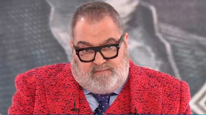 DataDiario's tweet photo. ⭕️ Volvieron a internar a Jorge #Lanata en terapia intensiva
🎙️El conductor había recibido el #alta tras haber ingresado a la Fundación Favaloro el 23 de agosto por una infección urinaria.
👉Sin embargo, horas después comenzó con un cuadro #febril y volvió a ser #internado. https://t.co/cDVTYTXTt9