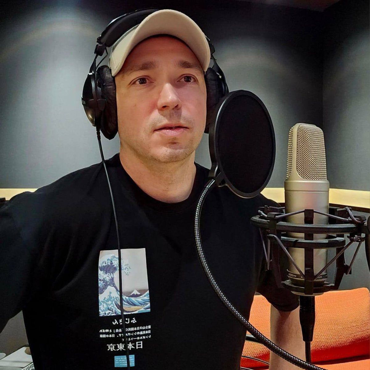 Have you heard about the Ukrainian dubbing actors who are advocating for watching movies in their native language instead of using subtitles? Here's an interesting article about their efforts. loom.ly/fPNBXTc 

#voiceover #voiceacting #voiceactor #dubbingactor