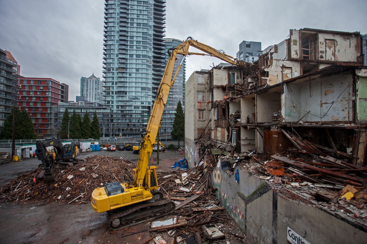 norlandlimited's tweet photo. Demolition is not chaos; it's a dance of precision and strategy, transforming the old to make way for the new! 🌟🏢 #DemolitionCraft #BuildingTheFuture https://t.co/aG5HSpkT1K
