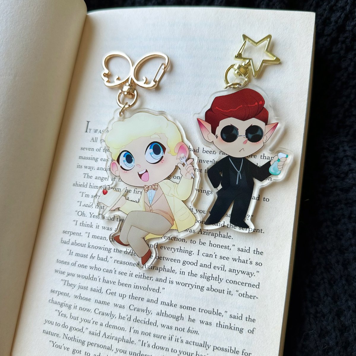 Good Omens keychains are officially stocked in my E*sy shop! 
Find them at MoonKingsCreations 🩵🪽
#GoodOmens #GoodOmens2 #Crowley #Aziraphale #aziracrow