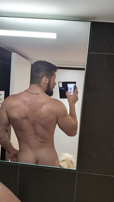 Watch Vlad Castle 82k's leaked NSFW photo on TwXstars