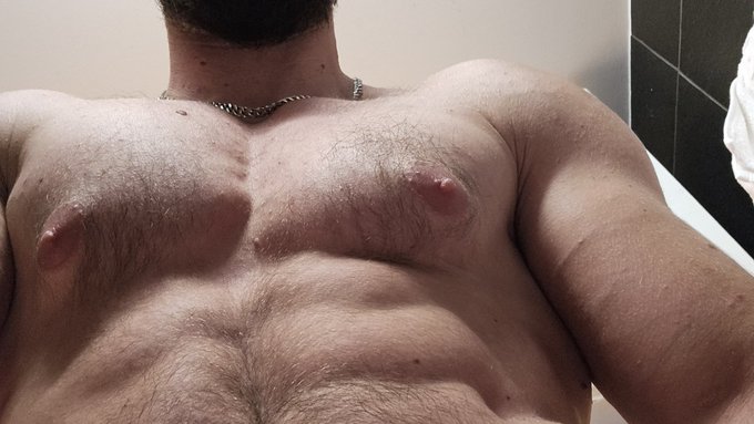 Watch Vlad Castle 82k's leaked NSFW photo on TwXstars