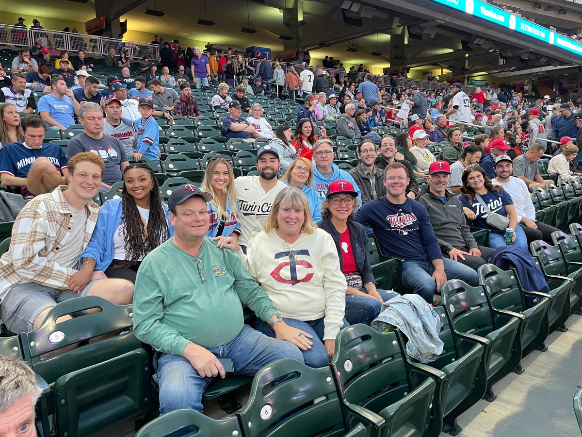 Advent_Talent's tweet photo. Some team and friend fun last night cheering on the 2010 Minnesota Twins!!
#TEAMFUN https://t.co/kWga4X5fwx