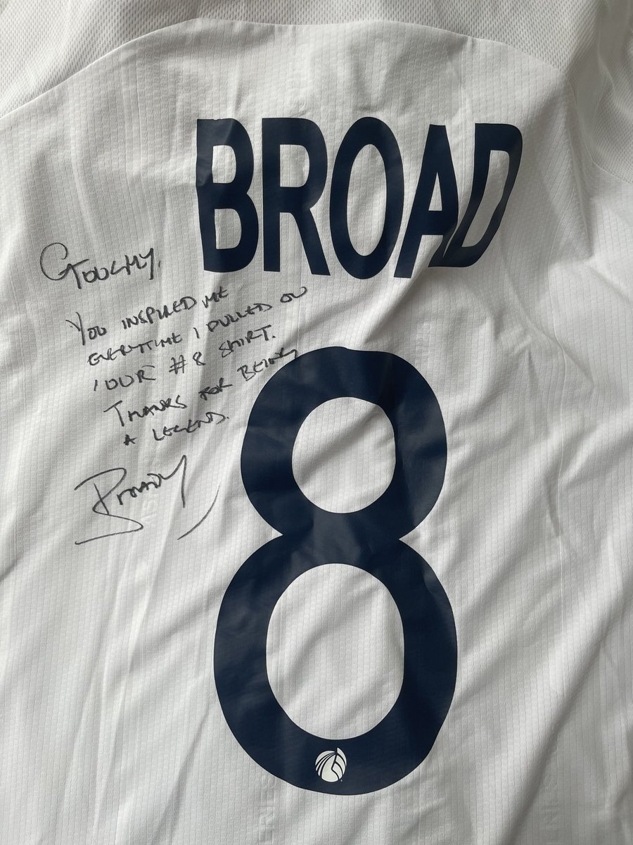 Nice touch from @StuartBroad8 Who’s next for No8 ? @englandcricket