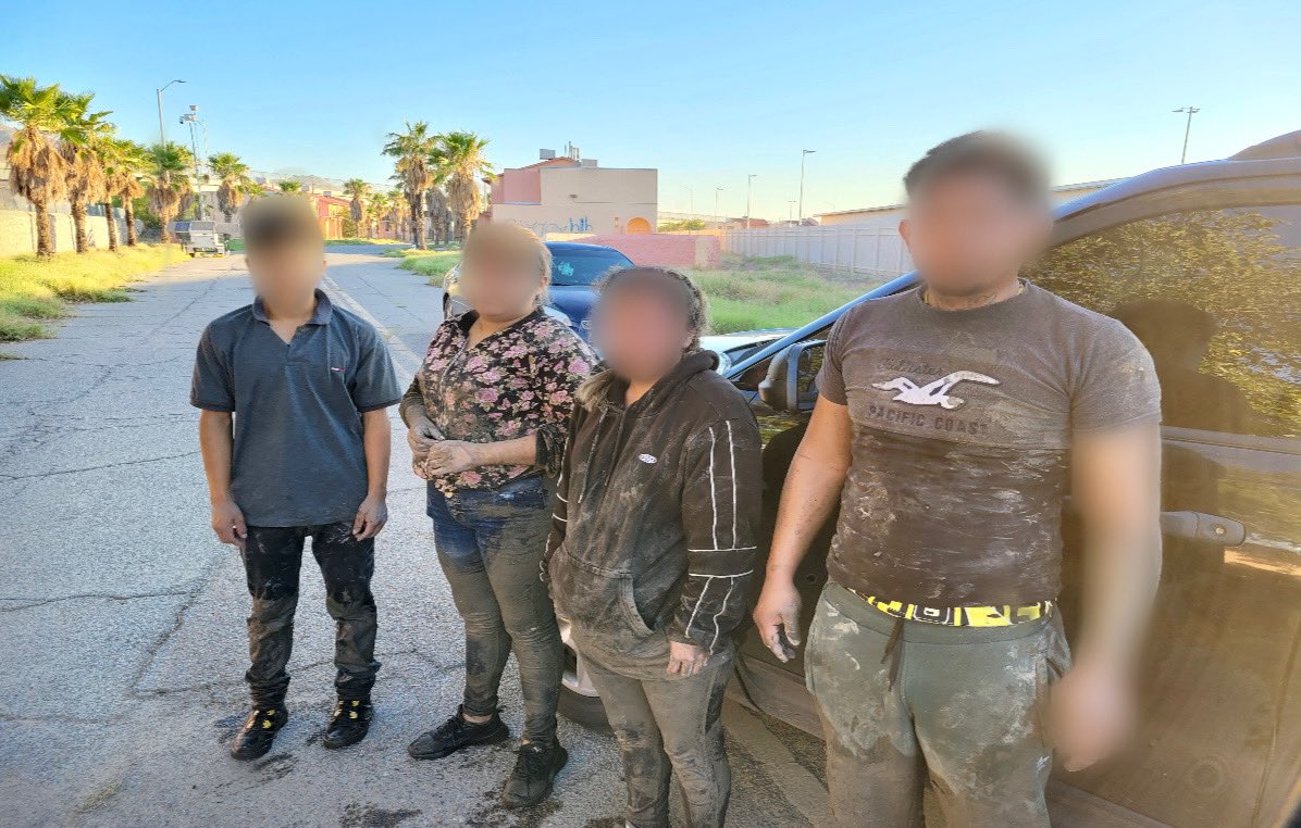 USBPChiefEPT's tweet photo. Storm Drain Entries! #ElPaso Station Anti-#Smuggling Units and the Confined Space Entry Team encountered several subjects that exited a storm drain along the Rio Grande River. Good work! #vigilance #usbp #cbpgov #smuggling #borderpatrol @CBP https://t.co/B46iRsvrT4