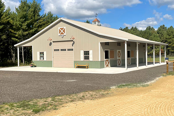 LesterBuildings's tweet photo. The post-frame advantage of this 38' x 60' x 13' Personal Stable allowed for larger stalls and flexibility. It includes a Tack Room, Wash Stall, Feed Room, Hay Storage, and Porch.
#LesterBuildings #PoleBarn #PostFrameConstruction #EquestrianBuilding https://t.co/mmcp8SLFv6