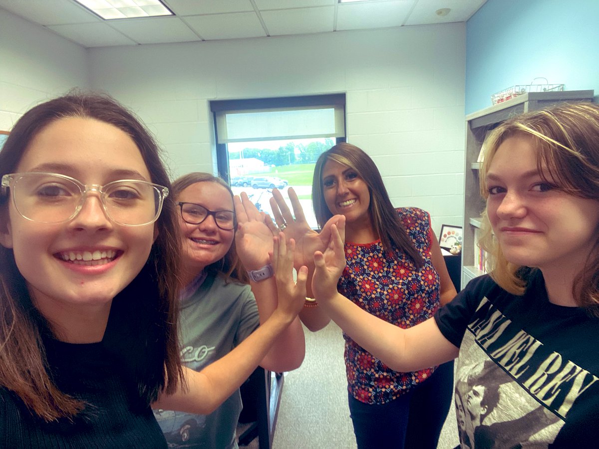 Today students in Mrs. Arnold’s AVID class were out and about in the building on a Scavenger Hunt to get to know building staff! High fives all around 🤚 #relationshipsfirst