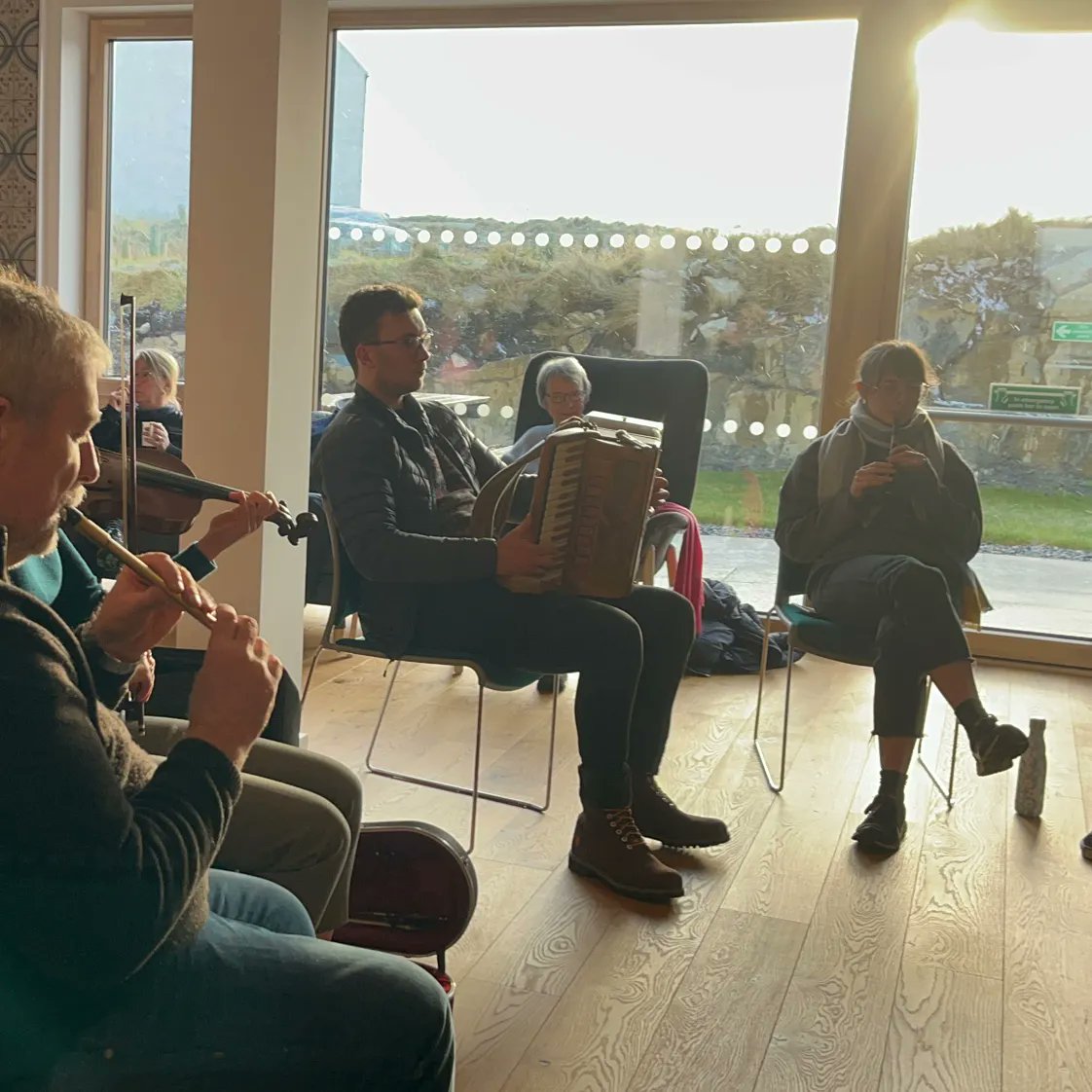 CSoilleir's tweet photo. Dèan cinnteach gun tig sibh a-steach don chiad Cidsin Ceilidh againn de theirm ùr na colaiste a-màireach, Diciadain 13 Sultain, bho 1f gu 2f. Tha tì agus fàilte bhlàth a’ feitheamh ribh uile
@UHI_NWH @Ceolas_Uibhist @OuterHebs @UistBeo #Daliburgh #Uibhist https://t.co/QniH1WWSu3