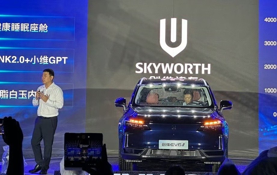 DoluBatarya's tweet image. ⚡7 dakikada %50 şarja ulaşan yeni #Skywell ET5 tanıtıldı!

🟢Diğer araçları 100 kW hızla şarj edebilme!
🔋65,71 kWh batarya
✅Isı pompalı termal yönetim sistemi
🟢800V elektrik mimarisi
🟢900V/480 kW DC şarj desteği 
🟢520 km menzil

Türkiye'de elektrikli araç pazarına damgasını