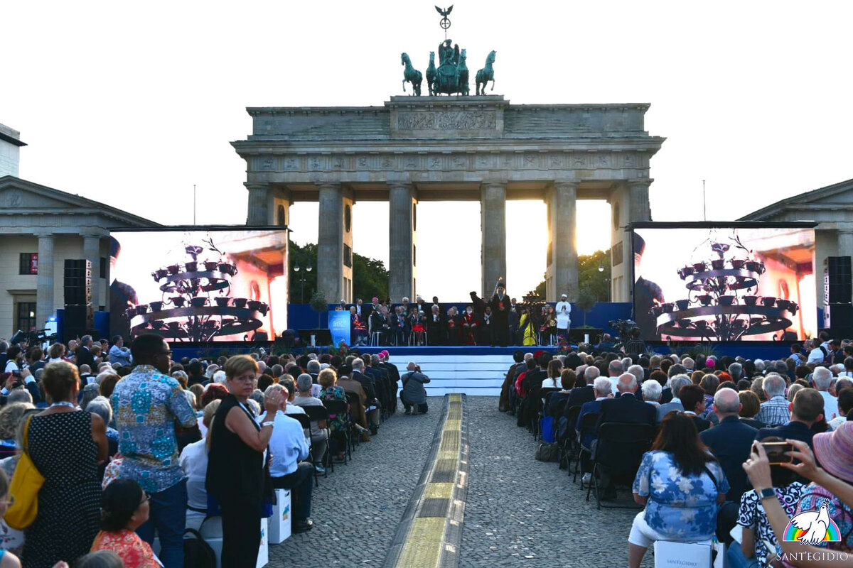 SantEgidioMad's tweet image. Clausura del Encuentro Internacional la &quot;Audacia de la Paz&quot; en #Berlin2023. La próxima cita del #EspíritudeAsis será en #Paris2024 

📽️VIDEO: youtube.com/live/vaBodAe9t…
📸Imágenes: preghieraperlapace.santegidio.org/pageID/31737/l…
Llamamiento de #paz2023 (IT) preghieraperlapace.santegidio.org/pageID/31693/l… #PeaceIsPossible