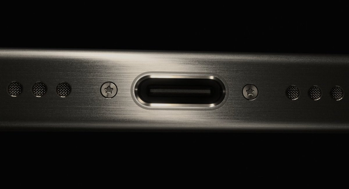 Dexerto's tweet photo. iPhone USB-C https://t.co/aatC0csXLL