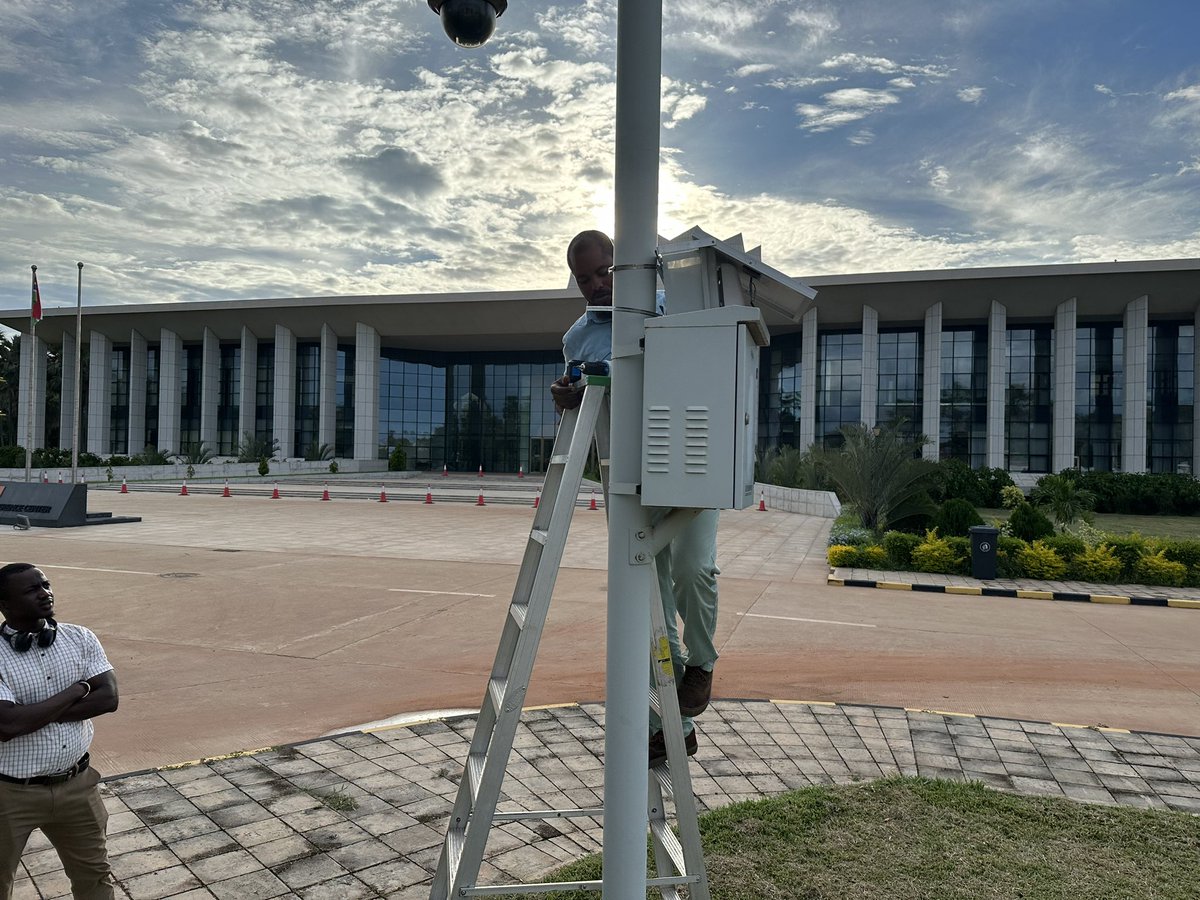 permianhealth's tweet photo. 🌬️lLoading…! The SDKJ International Conference Center in #Gambia is now equipped with air quality sensors courtesy of the Permian Health Lung Institute. 🏛️ Breathe easy and stay healthy! 💚 #AirQuality #HealthTech #SDKJConference #PermianHealth #CleanAirFund @IQAir @UChiAir @UNEP @SDKJ_Center