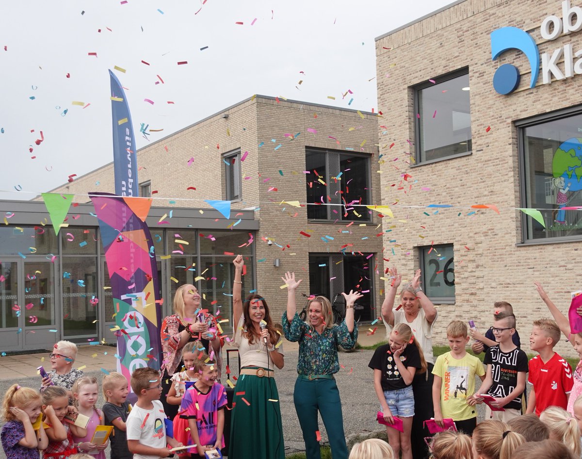 OBS Klazienaveen (Openbaar Onderwijs Emmen) is vandaag gestart met de Bibliotheek op school. Hiermee werken we structureel samen aan taalontwikkeling en leesbevordering!  
Deze samenwerking werd vanmorgen feestelijk ingeluid. 🎉 

Meer lezen? 📷 bit.ly/3PD24OI