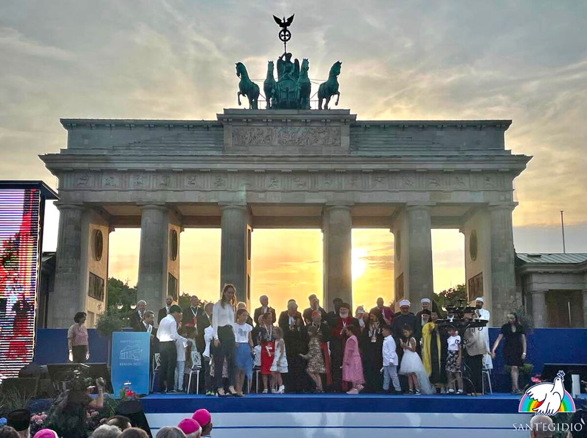 SantEgidioMad's tweet image. Clausura del Encuentro Internacional la &quot;Audacia de la Paz&quot; en #Berlin2023. La próxima cita del #EspíritudeAsis será en #Paris2024 

📽️VIDEO: youtube.com/live/vaBodAe9t…
📸Imágenes: preghieraperlapace.santegidio.org/pageID/31737/l…
Llamamiento de #paz2023 (IT) preghieraperlapace.santegidio.org/pageID/31693/l… #PeaceIsPossible