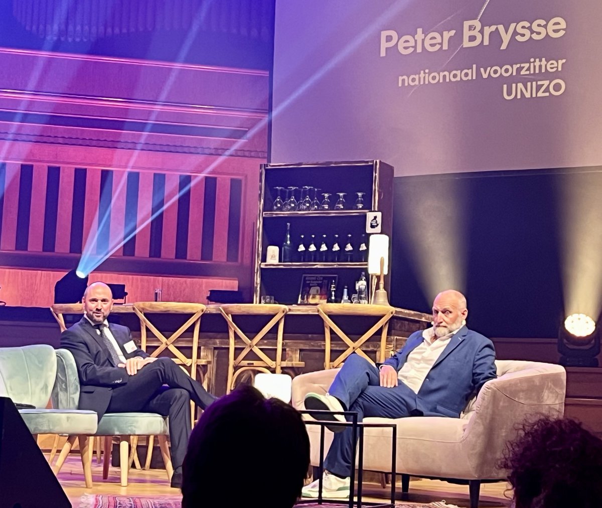 BartBuysse's tweet photo. @UNIZOvzw #startevent:  #kickoff met een flesje #Orval. Een heerlijk product uit de #lekkerstesector, die veel dynamiek, passie, fierheid en ondernemerschap kent. Een echte kmo-sector #voedingsindustrie @fevia_be Gelukkige 75ste verjaardag Unizo! 👏🎉 Cheers! #unizo75 https://t.co/yV7Uk4vzUh