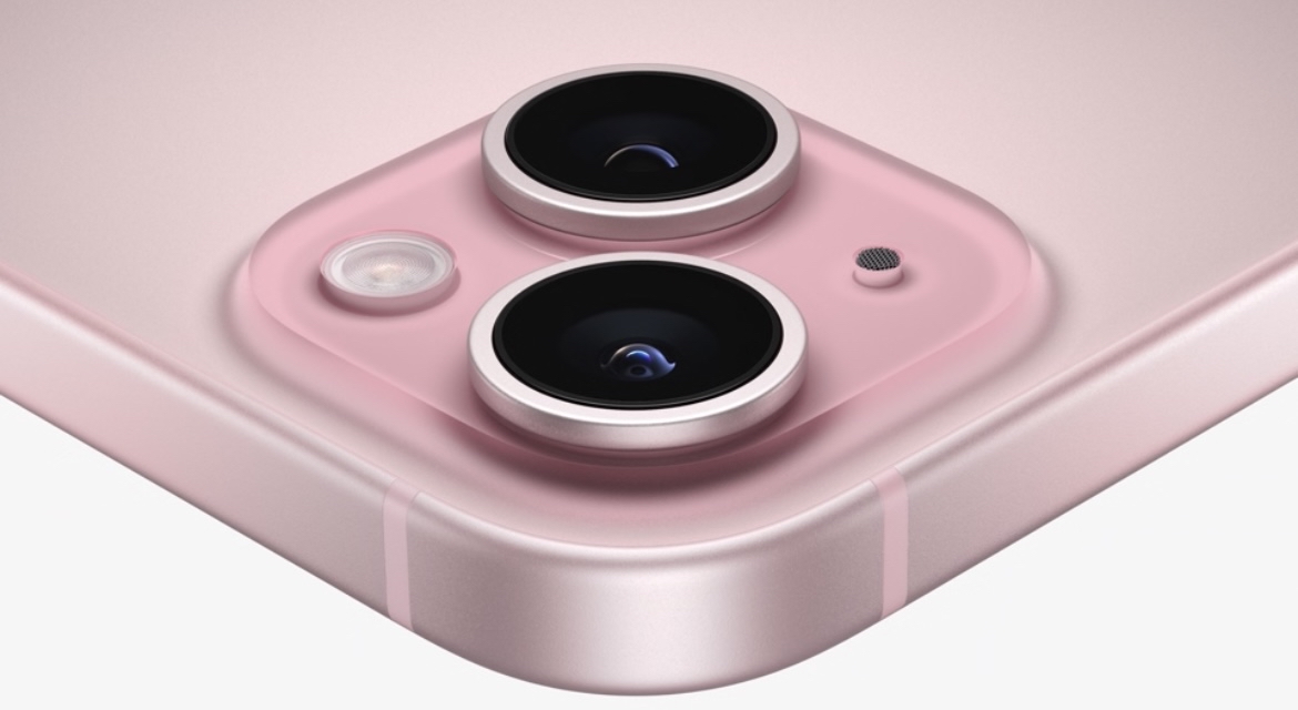 FatKidDeals's tweet photo. Close up look at the new iPhone 15 lineup, including the beautiful, and long-awaited, Pink color.

#AppleEvent https://t.co/Syk6rZKYSw