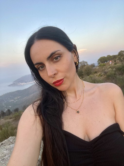 It&rsquo;s my birthday today! 🩷✨ https://t.co/MsCE3JBtfp