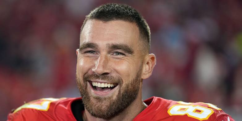taylorswiftbr's tweet photo. ‼️ Taylor Swift e o jogador Travis Kelce estão “passando um tempo juntos” segundo DailyMail! https://t.co/7BC4sYFIGu
