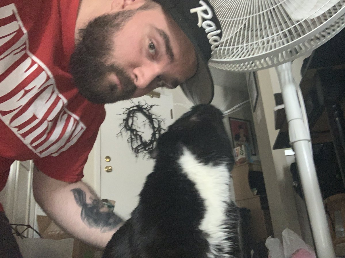 Agent Cooper loving the Raiders hat; it’s football season fr