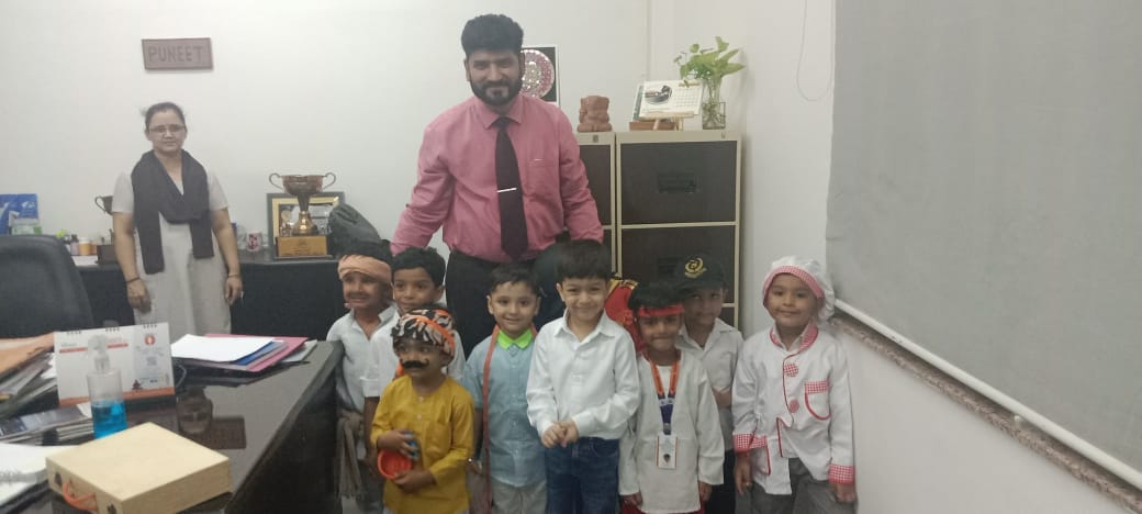 People around us who help us in our day to day life.We must show our gratitude to them by being a support. Ss of Nursery @AhlconIntl dressed up as various helpers who makes our life easy. @ashokkp @y_sanjay @pntduggal @ShandilyaPooja @KakoliLogani @PreetiMehra77 @Purnima0711